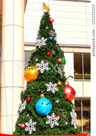 街角聖誕樹 131255323