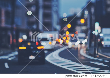 黃昏時分道路的模糊風景 黃昏時分道路的模糊風景 131255938