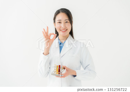 穿白大褂的女商人，研究者 OK 131256722