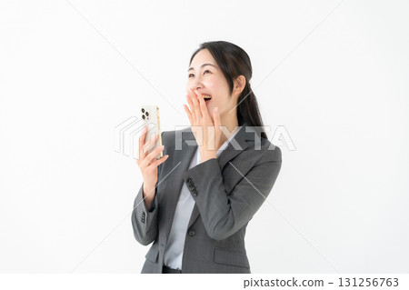 女商人西裝智能手機 131256763