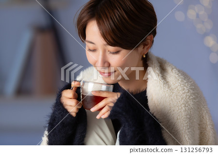 Woman warming winter 131256793