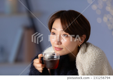 Woman warming winter 131256794