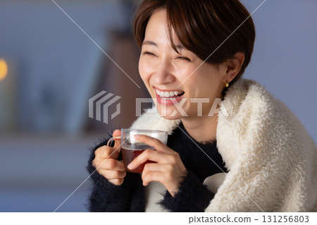 Woman warming winter 131256803