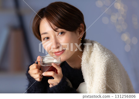 Woman warming winter 131256806