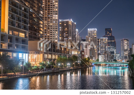 東京:港區芝浦灣地區的塔樓公寓夜景 東京:港區芝浦灣地區的塔樓公寓夜景 131257002