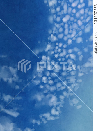 秋季天空漂浮鱗片雲和羊雲的背景插圖 秋季天空漂浮鱗片雲和羊雲的背景插圖 131257778