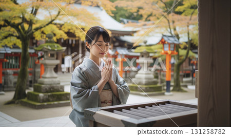 Japanese woman in kimono visiting a shrine 131258782
