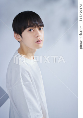 20多歲男子的美女形象肖像 20多歲男子的美女形象肖像 131259478