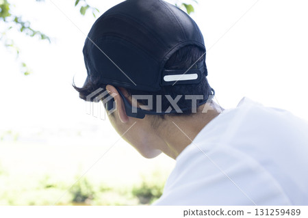 A man visiting a grave 131259489