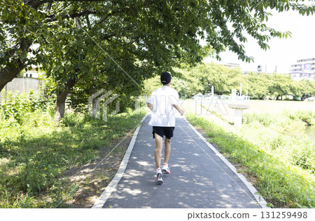 Boy running 131259498