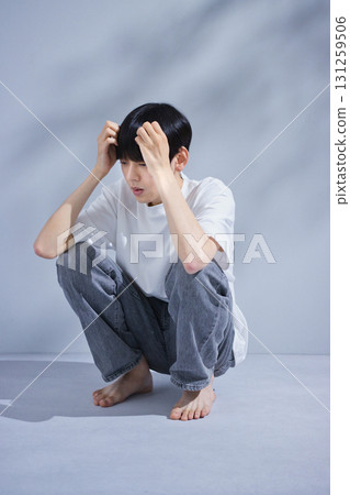 20多歲男子的美女形象肖像 131259506