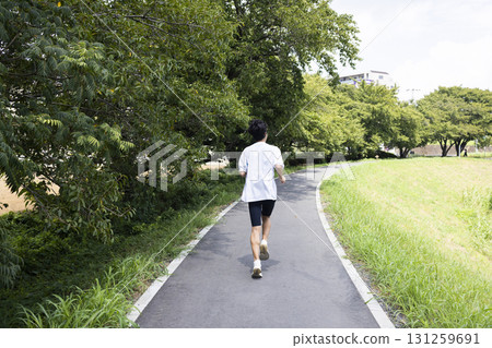 Boy running 131259691