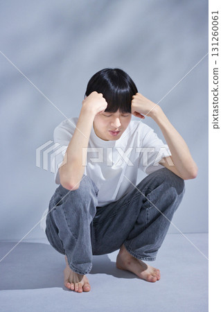 20多歲男子的美女形象肖像 20多歲男子的美女形象肖像 131260061