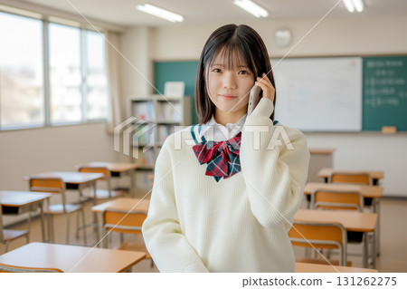 Smile and school girls 131262275