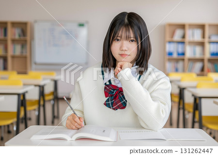 Cute woman studying 131262447