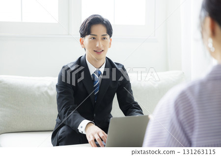 Businessmen discussing 131263115