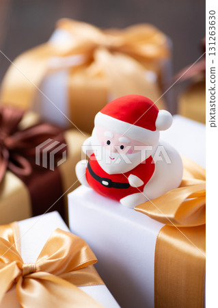聖誕老人和禮物 131263630