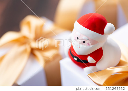 聖誕老人和禮物 131263632