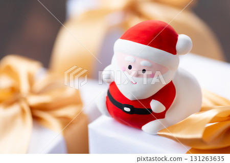 聖誕老人和禮物 131263635