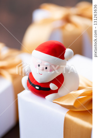 聖誕老人和禮物 聖誕老人和禮物 131263636