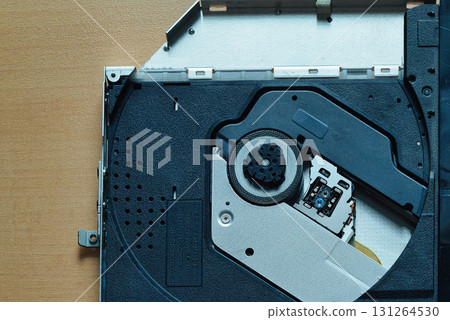 What the inside of the hard disk drive looks like when the lid is opened 131264530