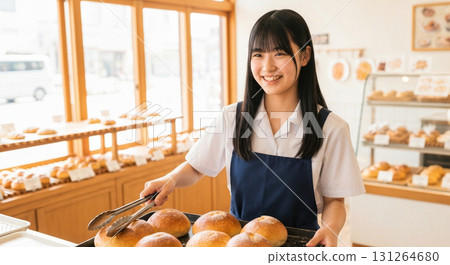 在麵包店兼職的女士 131264680