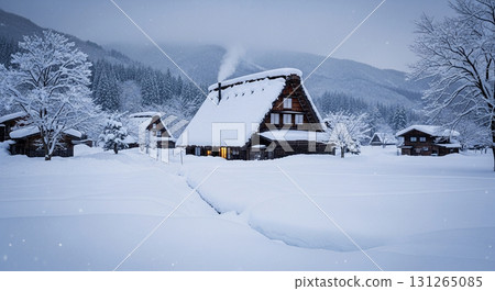 Snow-covered Gassho-style houses 131265085