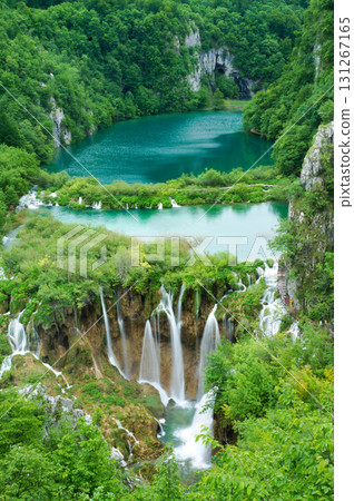 克羅埃西亞十六湖國家公園美麗的綠地和水 131267165