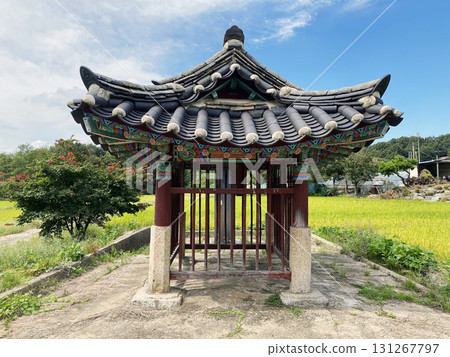 Traditional Korean stone monument pavilion protecting historic stele Traditional Korean stone monument pavilion protecting historic stele 131267797
