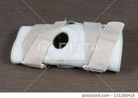 Knee support brace 131268419