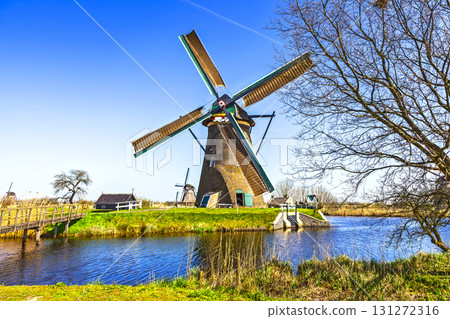 Traditional Holland scenery - windmills in Kinderdijk village Traditional Holland scenery - windmills in Kinderdijk village 131272316