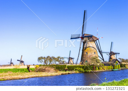 traditional Holland countryside - Kinderdijk, valley of windmills traditional Holland countryside - Kinderdijk, valley of windmills 131272321