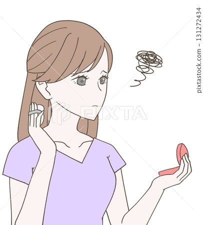 一位女士用化妝鏡化妝 一位女士用化妝鏡化妝 131272434