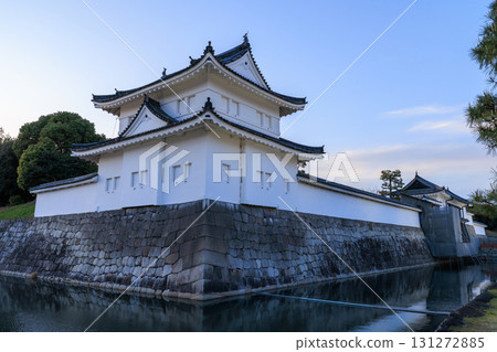Evening view of Nijo Castle, Kyoto (Nakagyo Ward, Kyoto City, Kyoto Prefecture) Evening view of Nijo Castle, Kyoto (Nakagyo Ward, Kyoto City, Kyoto Prefecture) 131272885