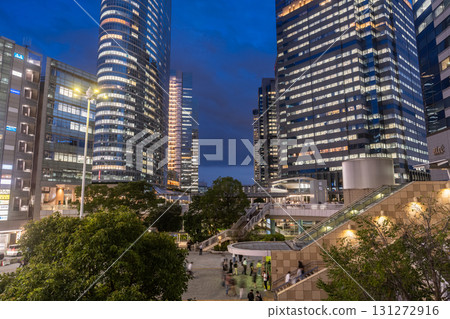 Tokyo: Night view of Shinagawa Station and the business district Tokyo: Night view of Shinagawa Station and the business district 131272916