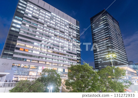 東京:品川車站和商業區的夜景 東京:品川車站和商業區的夜景 131272933