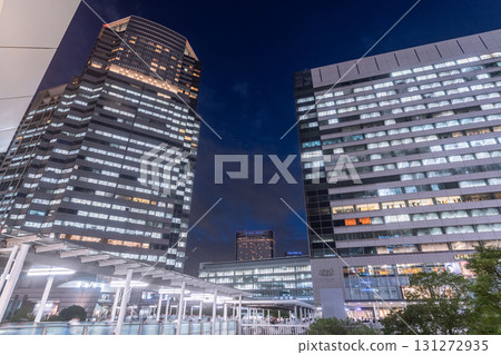 東京:品川車站和商業區的夜景 東京:品川車站和商業區的夜景 131272935
