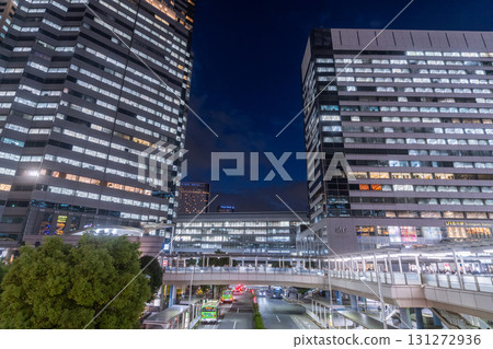 東京:品川車站和商業區的夜景 東京:品川車站和商業區的夜景 131272936