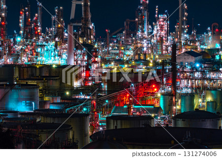 Night view of the ENEOS Wakayama Refinery Night view of the ENEOS Wakayama Refinery 131274006