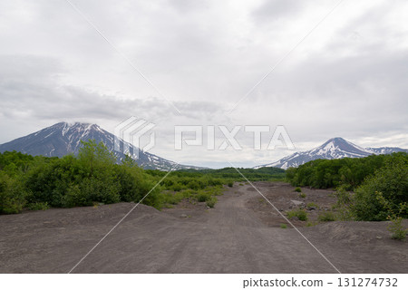 A scenic road to the volcanoes 131274732