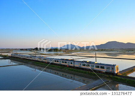 Springtime rural scenery of the Echigo Plain (Niigata Prefecture) 131276477