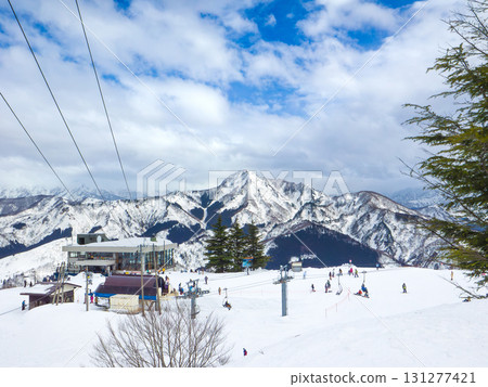 Snowy scenery of Mt. Iiji and blue skies seen from a ski resort (Ishiuchi Maruyama, Minamiuonuma City, Niigata Prefecture) Snowy scenery of Mt. Iiji and blue skies seen from a ski resort (Ishiuchi Maruyama, Minamiuonuma City, Niigata Prefecture) 131277421