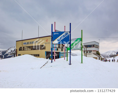 Retro sign and facilities at the lift station of Ishiuchi Maruyama Ski Resort (Ishiuchi Maruyama, Minamiuonuma City, Niigata Prefecture) 131277429