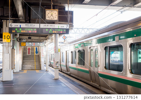 [Yamagata Station] A local train on the Senzan Line waiting to depart 131277614