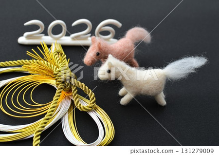 New Year's material: wool felt horse and mizuhiki decoration New Year's material: wool felt horse and mizuhiki decoration 131279009