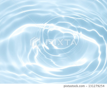 藍色水面上蔓延的漣漪影像 藍色水面上蔓延的漣漪影像 131279254