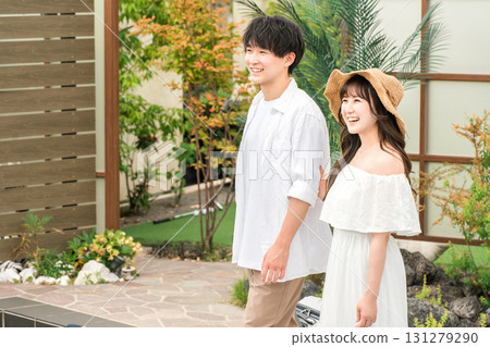 蜜月，年輕的亞洲夫婦出國度假 131279290