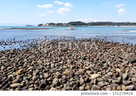 Wakaejima, a place of cobblestones 131279428