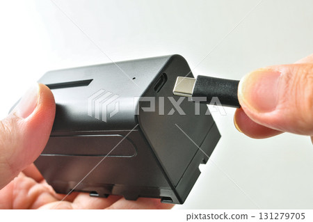 手機電池充電影像 131279705