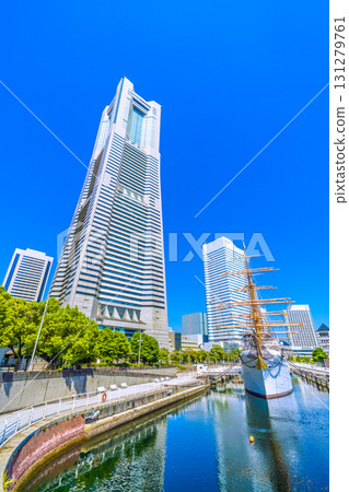 日本橫濱市櫻木町車站前的街景。橫濱地標塔和日本丸的景色。一線希望，未來可期。 131279761